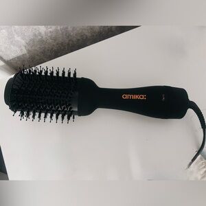 Amika blow dry brush 2.0